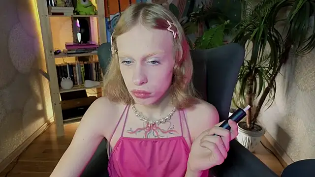 Snapshot of BarbieRichy chatting on October 19, 2025, 5:21 am BarbieRichy online show from October 19, 2025, 5:21 am