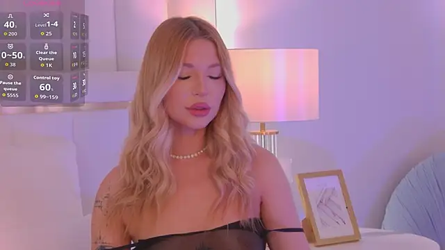 Snapshot of AriellaMelo chatting on October 10, 2025, 6:03 am AriellaMelo online show from October 10, 2025, 6:03 am