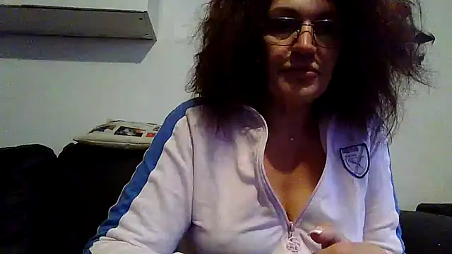 RubyyRosee online show from April 22, 2026, 5:47 am