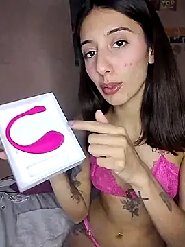 Snapshot of M4tute chatting on October 19, 2025, 5:10 am M4tute online show from October 19, 2025, 5:10 am