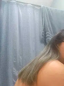 Lovelyrainn online show from November 20, 2025, 5:57 pm