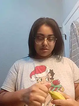 Lovelyrainn online show from November 11, 2025, 1:39 pm