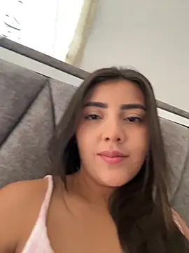 Snapshot of Lupe_19 chatting on September 14, 2025, 10:21 pm Lupe 19 online show from September 14, 2025, 10:21 pm