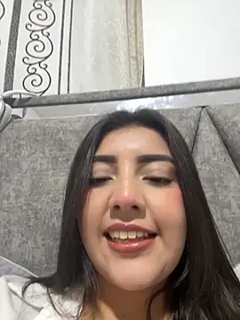 Snapshot of Lupe_19 chatting on October 4, 2025, 11:17 pm Lupe 19 online show from October 4, 2025, 11:17 pm