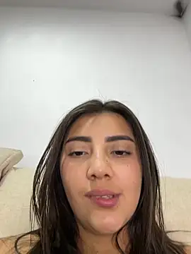 Snapshot of Lupe_19 chatting on September 28, 2025, 11:23 pm Lupe 19 online show from September 28, 2025, 11:23 pm