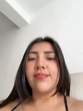 Snapshot of Lupe_19 chatting on October 5, 2025, 5:47 pm Lupe 19 online show from October 5, 2025, 5:47 pm