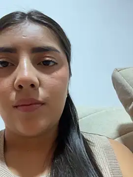 Snapshot of Lupe_19 chatting on September 20, 2025, 4:17 am Lupe 19 online show from September 20, 2025, 4:17 am