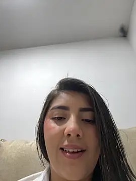 Snapshot of Lupe_19 chatting on October 2, 2025, 12:03 am Lupe 19 online show from October 2, 2025, 12:03 am