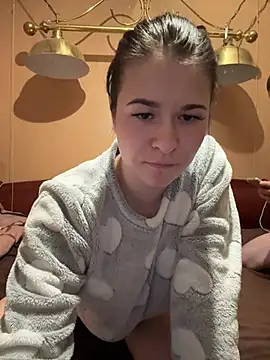 Maryna2000 online show from May 13, 2026, 9:05 am