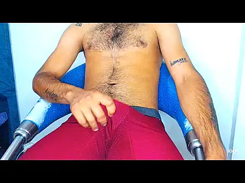 latinboyyth online show from October 1, 2025, 9:18 pm