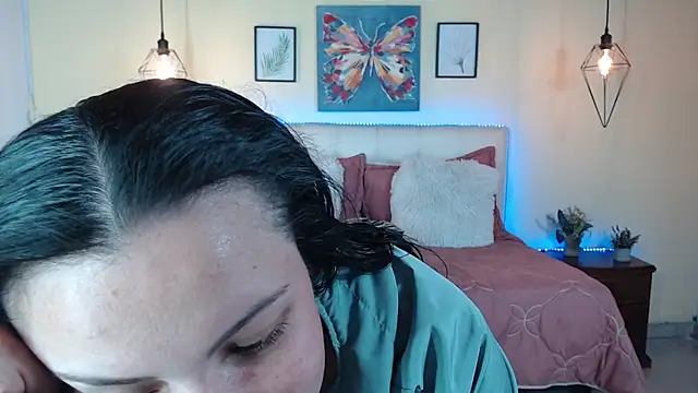 Snapshot of Megan_05_ chatting on June 24, 2026, 7:33 pm Megan 05 online show from June 24, 2026, 7:33 pm