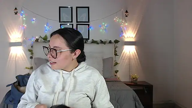 Megan 05  online show from March 18, 2026, 6:53 pm