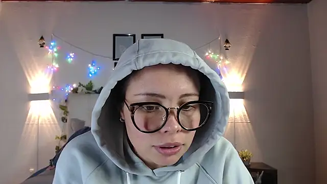 Megan 05  online show from May 2, 2026, 6:57 pm