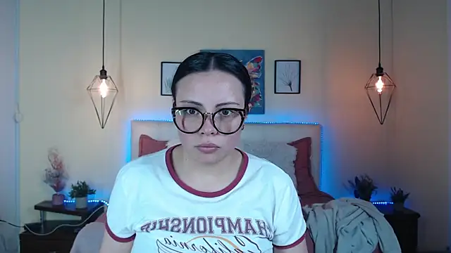 Snapshot of Megan_05_ chatting on June 19, 2026, 6:47 pm Megan 05 online show from June 19, 2026, 6:47 pm