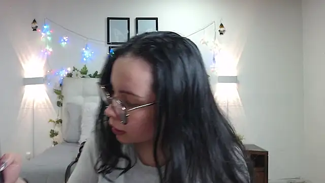 Snapshot of Megan_05_ chatting on May 19, 2026, 7:32 pm Megan 05 online show from May 19, 2026, 7:32 pm