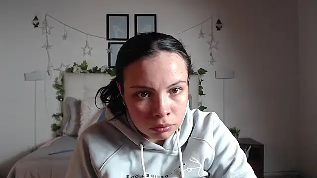 Megan 05  online show from April 30, 2026, 7:10 pm