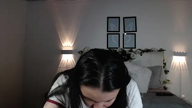 Megan 05  online show from November 20, 2025, 6:52 pm