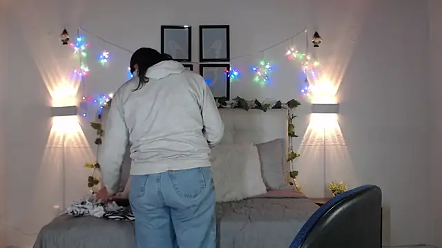 Megan 05  online show from March 5, 2026, 6:15 pm