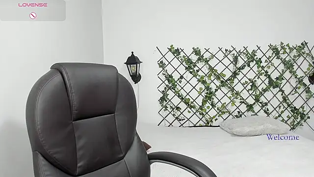 velvet  moon online show from February 16, 2026, 12:20 am