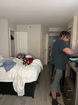 BigMfLuther online show from December 22, 2025, 5:18 am