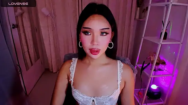 Snapshot of MS_LUNA chatting on November 25, 2025, 8:31 pm MS LUNA online show from November 25, 2025, 8:31 pm