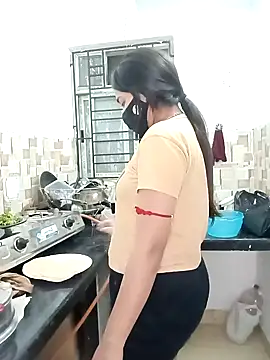 Snapshot of Snehabeauti chatting on April 8, 2026, 2:18 pm Snehabeauti online show from April 8, 2026, 2:18 pm
