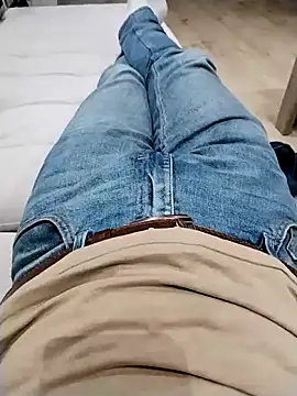 Snapshot of Pio185 chatting on November 18, 2025, 10:02 pm Pio185 online show from November 18, 2025, 10:02 pm