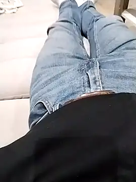 Snapshot of Pio185 chatting on November 17, 2025, 8:57 pm Pio185 online show from November 17, 2025, 8:57 pm