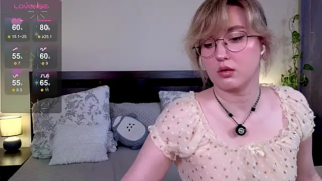 Snapshot of _AlexaFlowers_ chatting on May 19, 2026, 10:11 am AlexaFlowers online show from May 19, 2026, 10:11 am