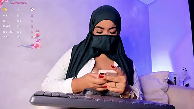 Snapshot of thaira_aly chatting on March 13, 2026, 9:53 pm thaira aly online show from March 13, 2026, 9:53 pm