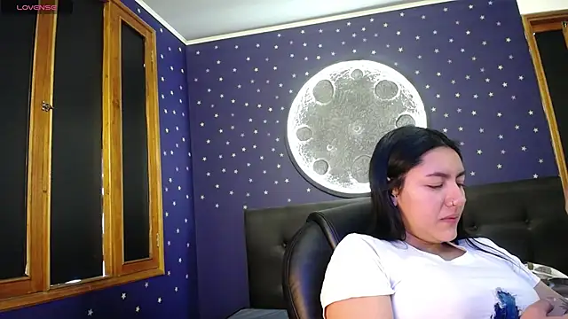 Snapshot of Megara_25 chatting on April 28, 2026, 5:28 pm Megara 25 online show from April 28, 2026, 5:28 pm