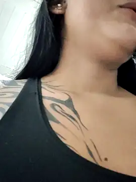 Megara 25 online show from October 18, 2025, 1:40 am