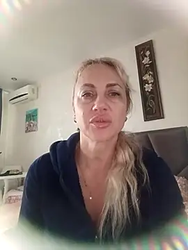 Snapshot of KissMiSveet chatting on November 17, 2025, 10:30 am KissMiSveet online show from November 17, 2025, 10:30 am