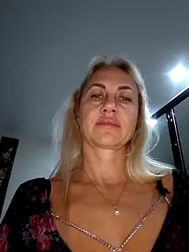 Snapshot of KissMiSveet chatting on October 24, 2025, 6:29 pm KissMiSveet online show from October 24, 2025, 6:29 pm