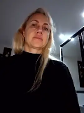 Snapshot of KissMiSveet chatting on November 9, 2025, 7:56 am KissMiSveet online show from November 9, 2025, 7:56 am