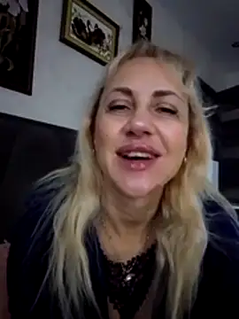 Snapshot of KissMiSveet chatting on November 30, 2025, 10:27 am KissMiSveet online show from November 30, 2025, 10:27 am