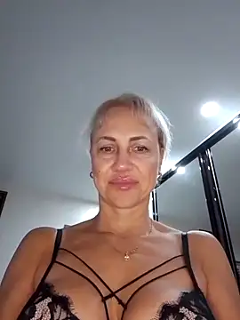 Snapshot of KissMiSveet chatting on October 19, 2025, 2:09 pm KissMiSveet online show from October 19, 2025, 2:09 pm