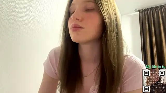 GwenFay online show from September 17, 2025, 4:09 pm
