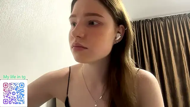 GwenFay online show from September 26, 2025, 2:57 pm