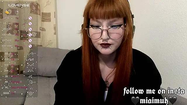 mia  yui online show from October 23, 2025, 3:54 pm