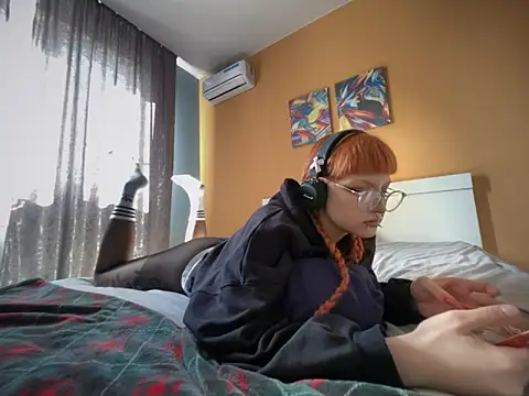 mia  yui online show from March 11, 2026, 9:36 am