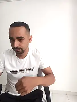 stivenlujan69 online show from April 11, 2026, 6:55 pm