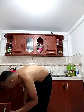 stivenlujan69 online show from February 26, 2026, 6:08 pm