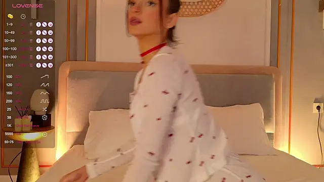 AdoraCortes online show from November 15, 2025, 5:11 am