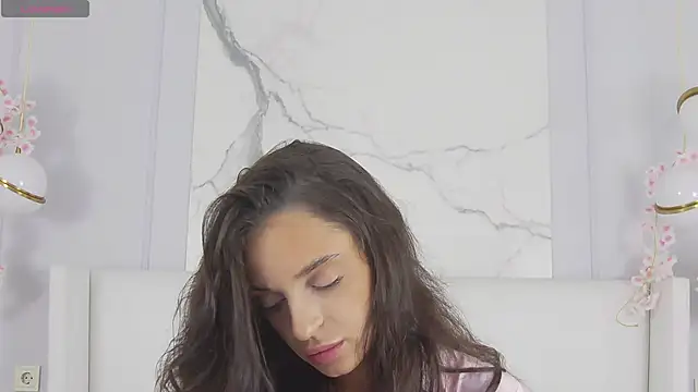 AdoraCortes online show from September 9, 2025, 5:06 am