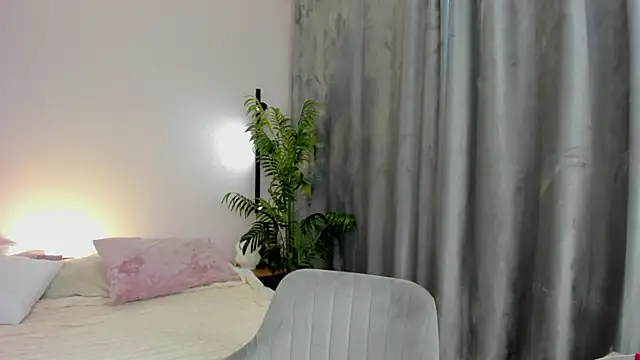 Snapshot of Marie_Ellie chatting on May 29, 2026, 1:44 am Marie Ellie online show from May 29, 2026, 1:44 am