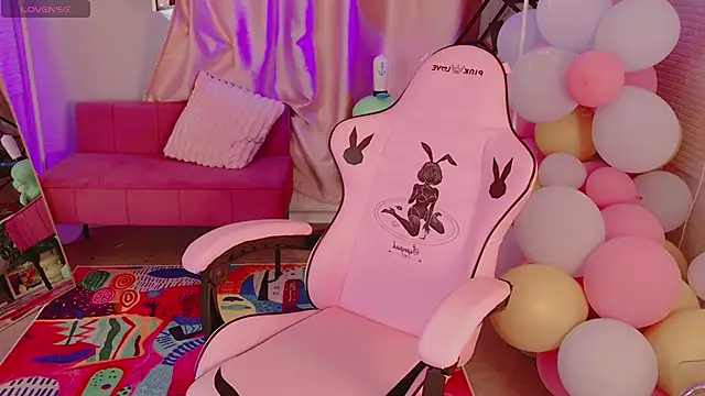 Snapshot of Moon__Bunny chatting on June 20, 2026, 3:17 pm Moon Bunny online show from June 20, 2026, 3:17 pm