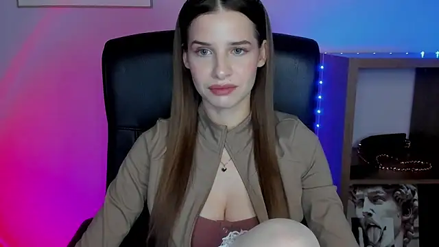 LuxMaya online show from October 20, 2025, 6:37 am