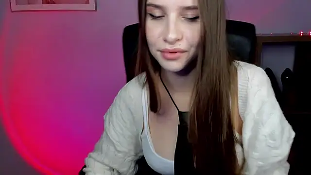 Snapshot of LuxMaya chatting on June 16, 2026, 6:46 am LuxMaya online show from June 16, 2026, 6:46 am