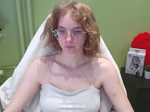 Snapshot of juicyPenny chatting on December 2, 2025, 7:32 am juicyPenny online show from December 2, 2025, 7:32 am